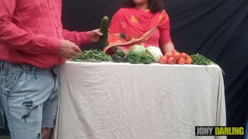 He Left The Vegetable Seller In The Open Market, Real Indian Sex Video B Janay Darling