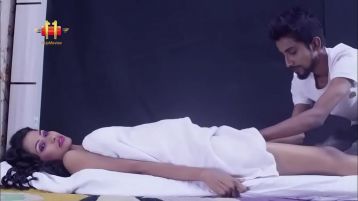 Indian Pregnant Girl Gets Fucked While Massaging