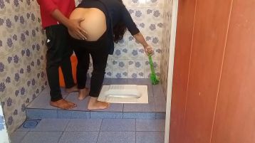 She Caught Her Sister In Law Cleaning The Bathroom And Pushed Her! India Sex Xxx